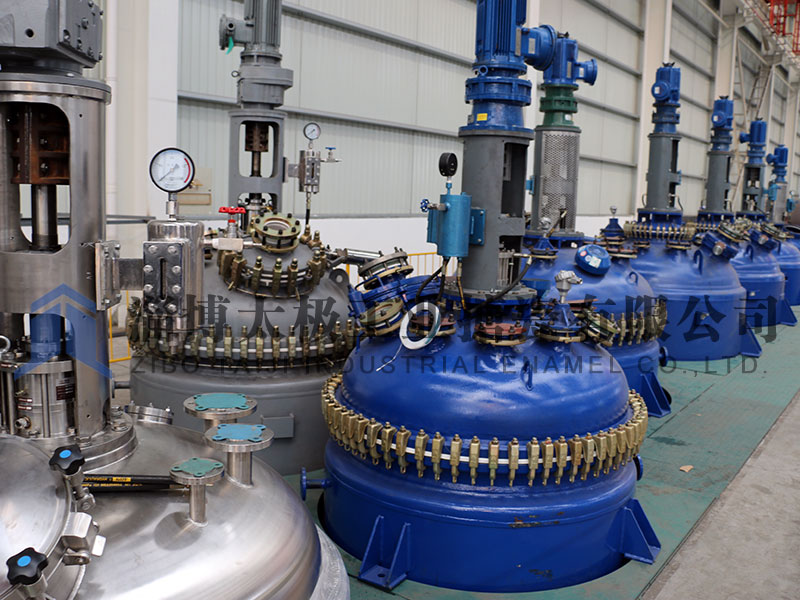 公司擴建下料車間新添進口數控等離子切割機